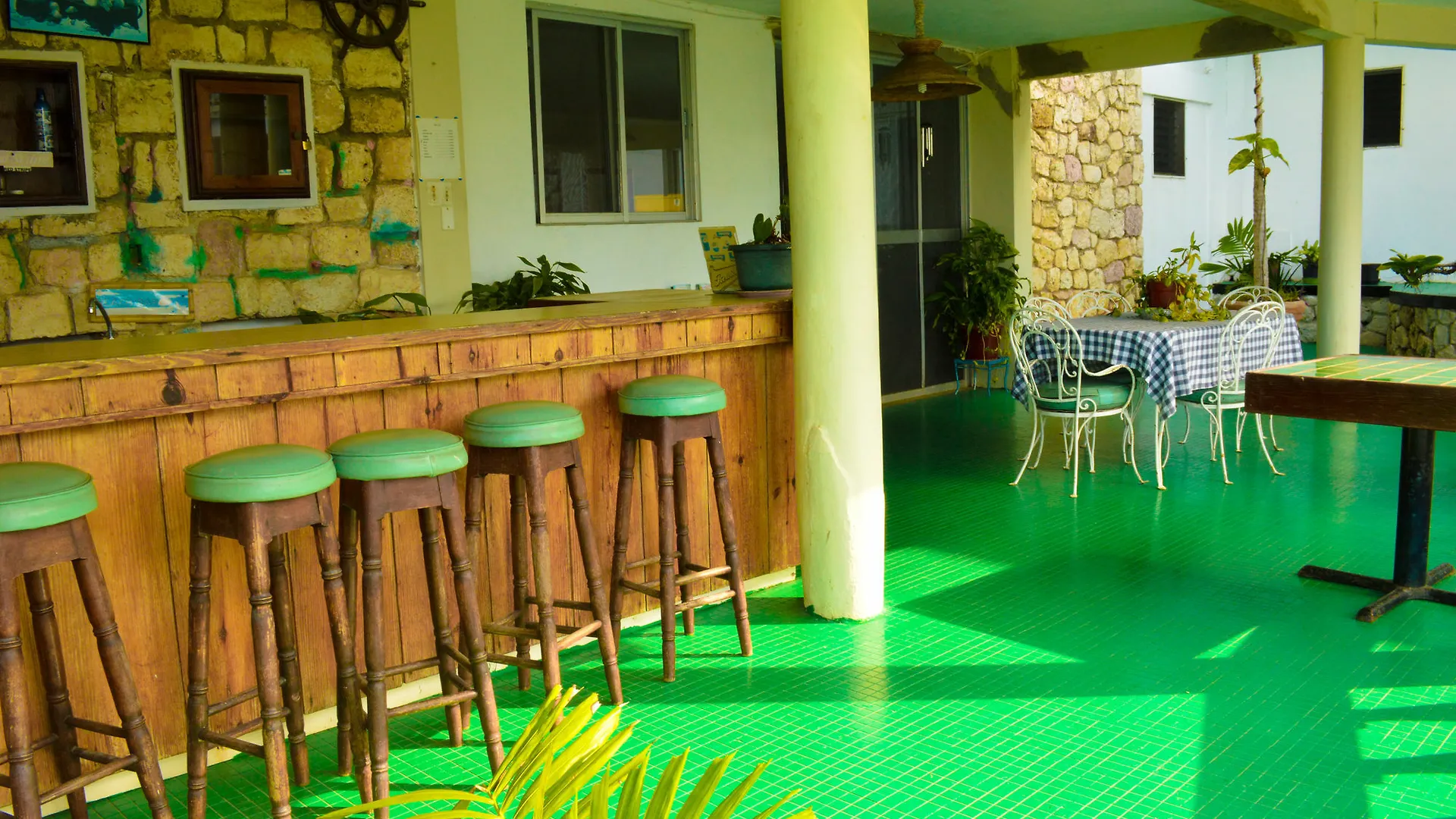 Sahara De La Mer Hotel location